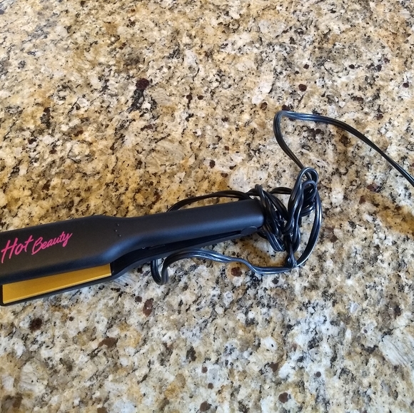 Hot Beauty Flat Iron - Picture 5 of 7